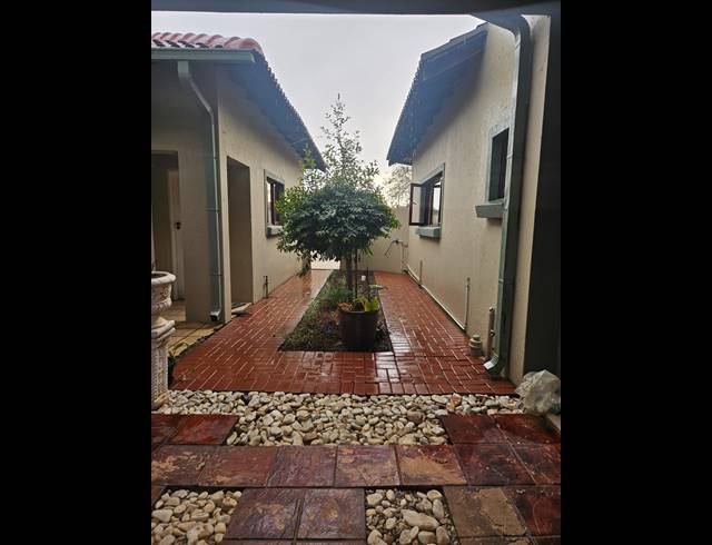4 BEDROOM HOUSE SOLD IN LEEUWFONTEIN ESTATE